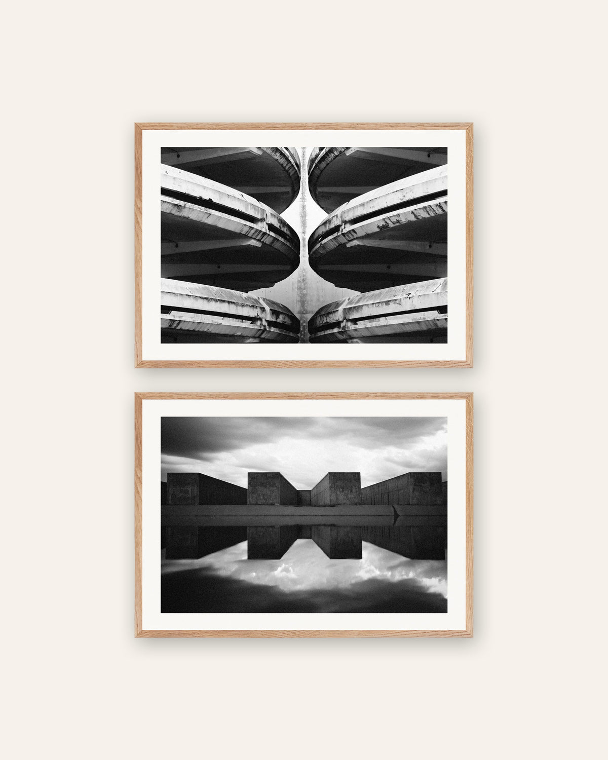 Posters brutalistas, conjunto de 2: simetria, com molduras de carvalho natural