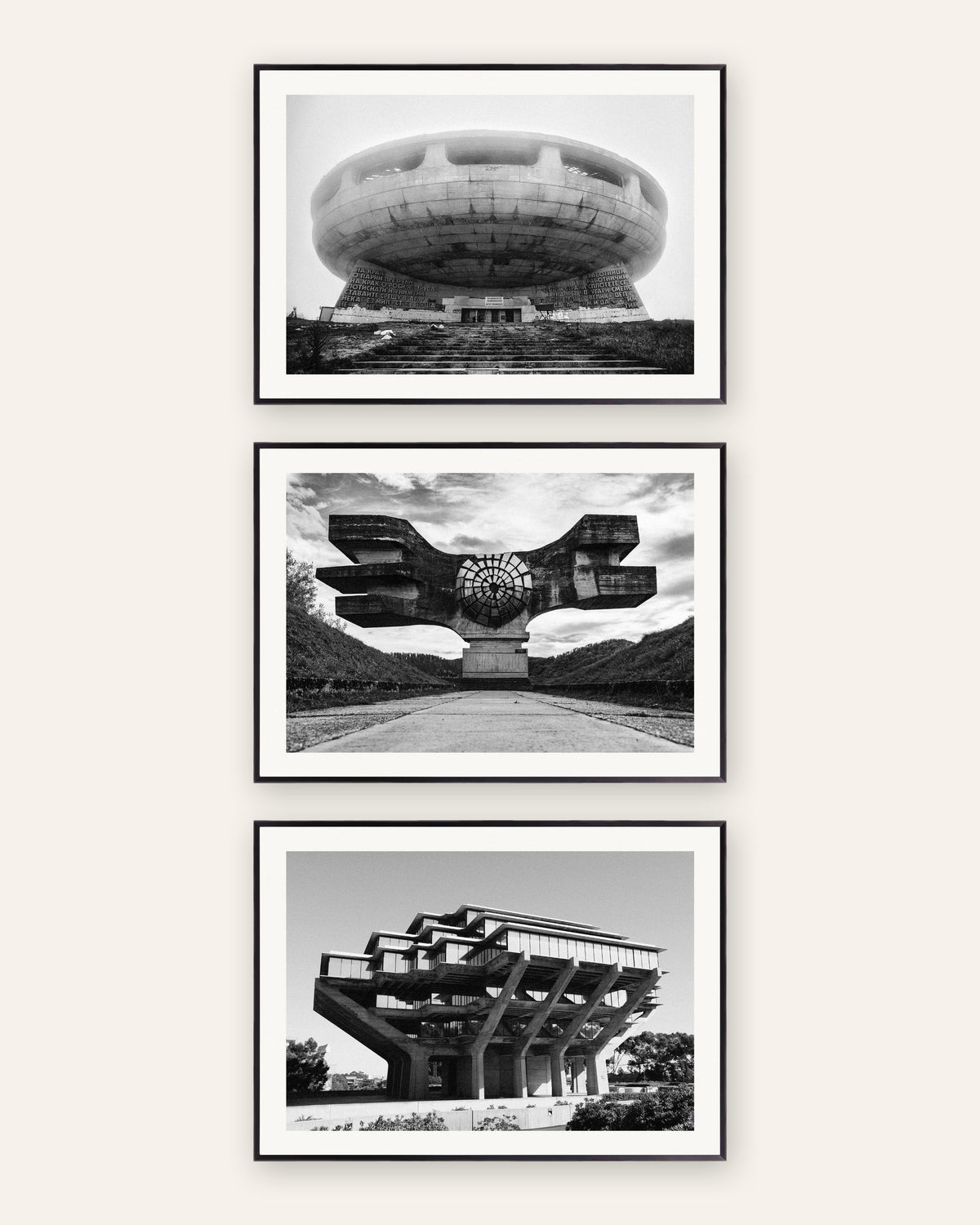 Posters brutalistas, conjunto de 3: monumentos de betão, com molduras de metal preto