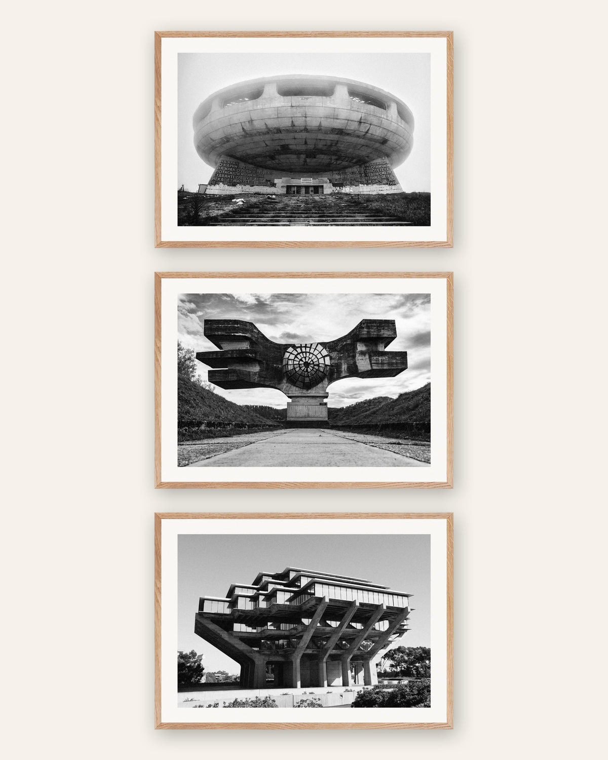 Posters brutalistas, conjunto de 3: monumentos de betão, com molduras de carvalho natural