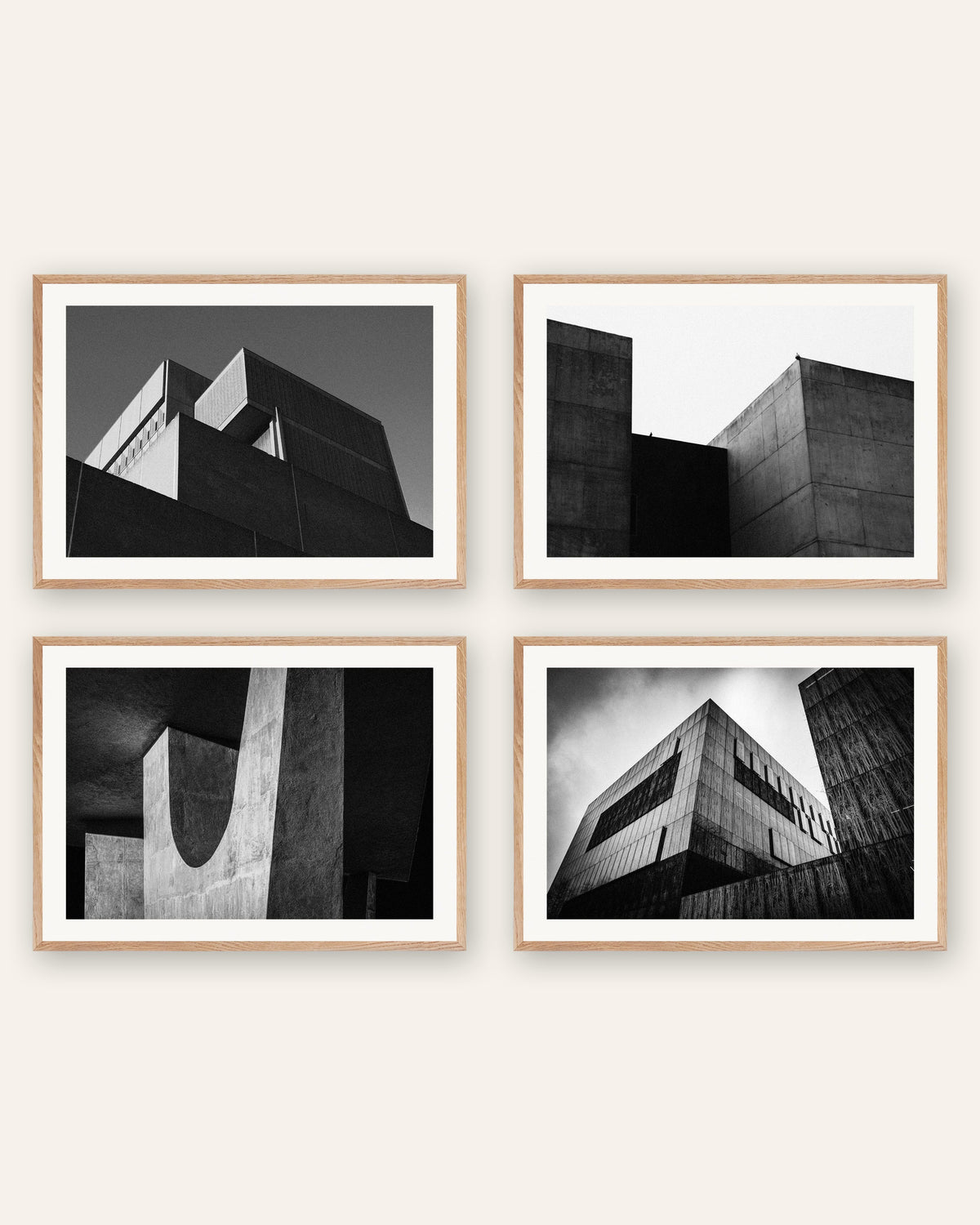 Posters brutalistas, conjunto de 4: volumes de betão minimalistas, com molduras de carvalho natural