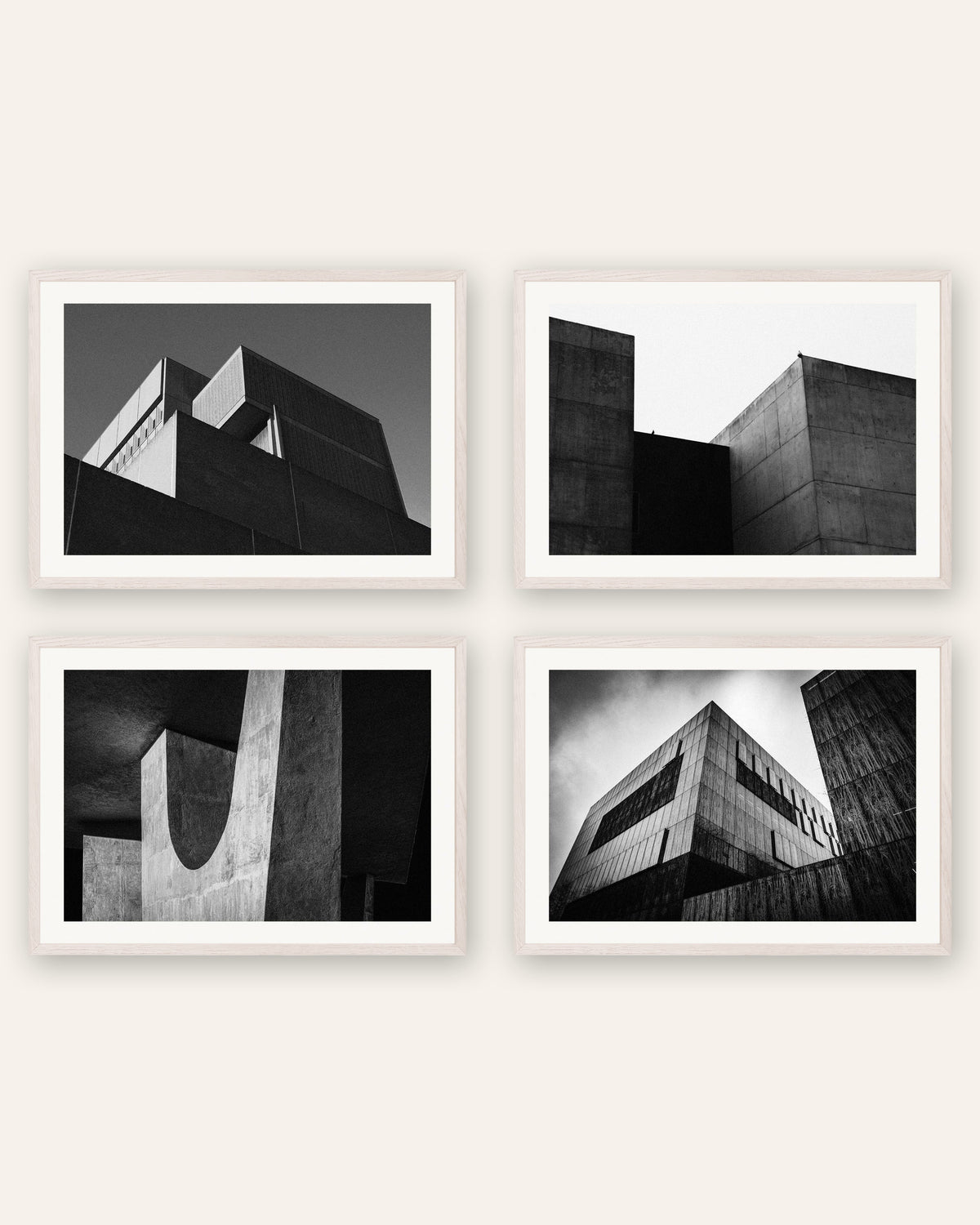 Posters brutalistas, conjunto de 4: volumes de betão minimalistas, com molduras de carvalho branco