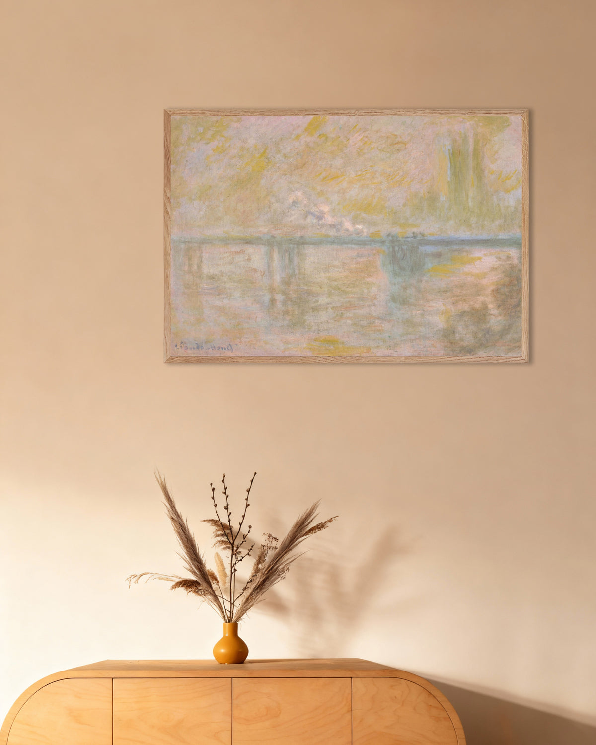 Poster A Ponte de Charing Cross, Londres (c. 1902), de Claude Monet, com moldura de madeira natural