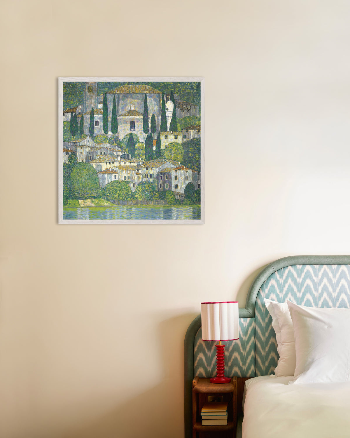 Poster Igreja em Cassone (Paisagem com Ciprestes) (1913), de Gustav Klimt, com moldura de madeira branca