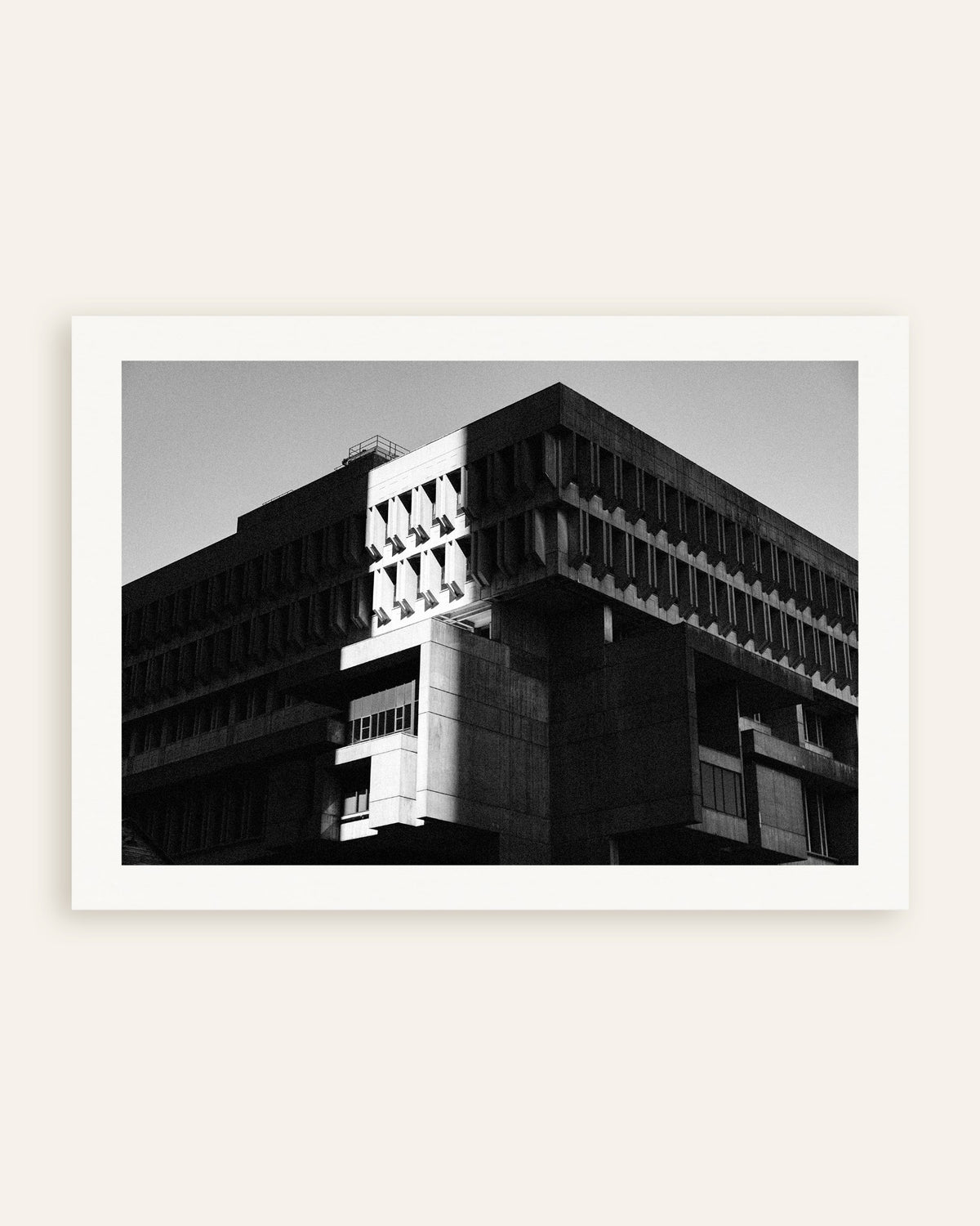 Poster «Edifício cívico ao sol e à sombra», em miniatura