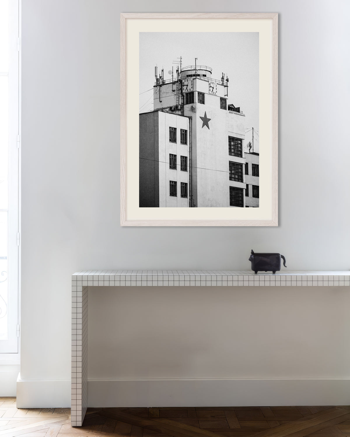 Poster «Torre do Relógio com uma Estrela», com moldura de madeira branca