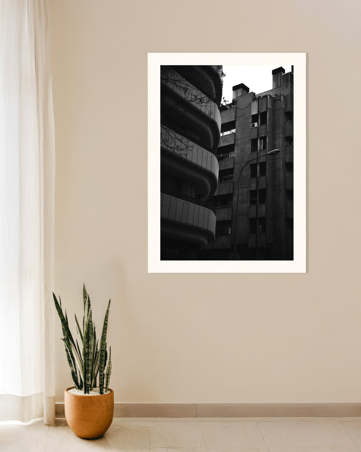 Poster «Fachada Curva e Torre de Betão»
