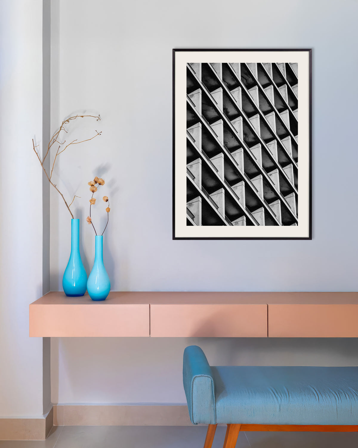 Poster «Ritmo diagonal das varandas», com moldura metálica