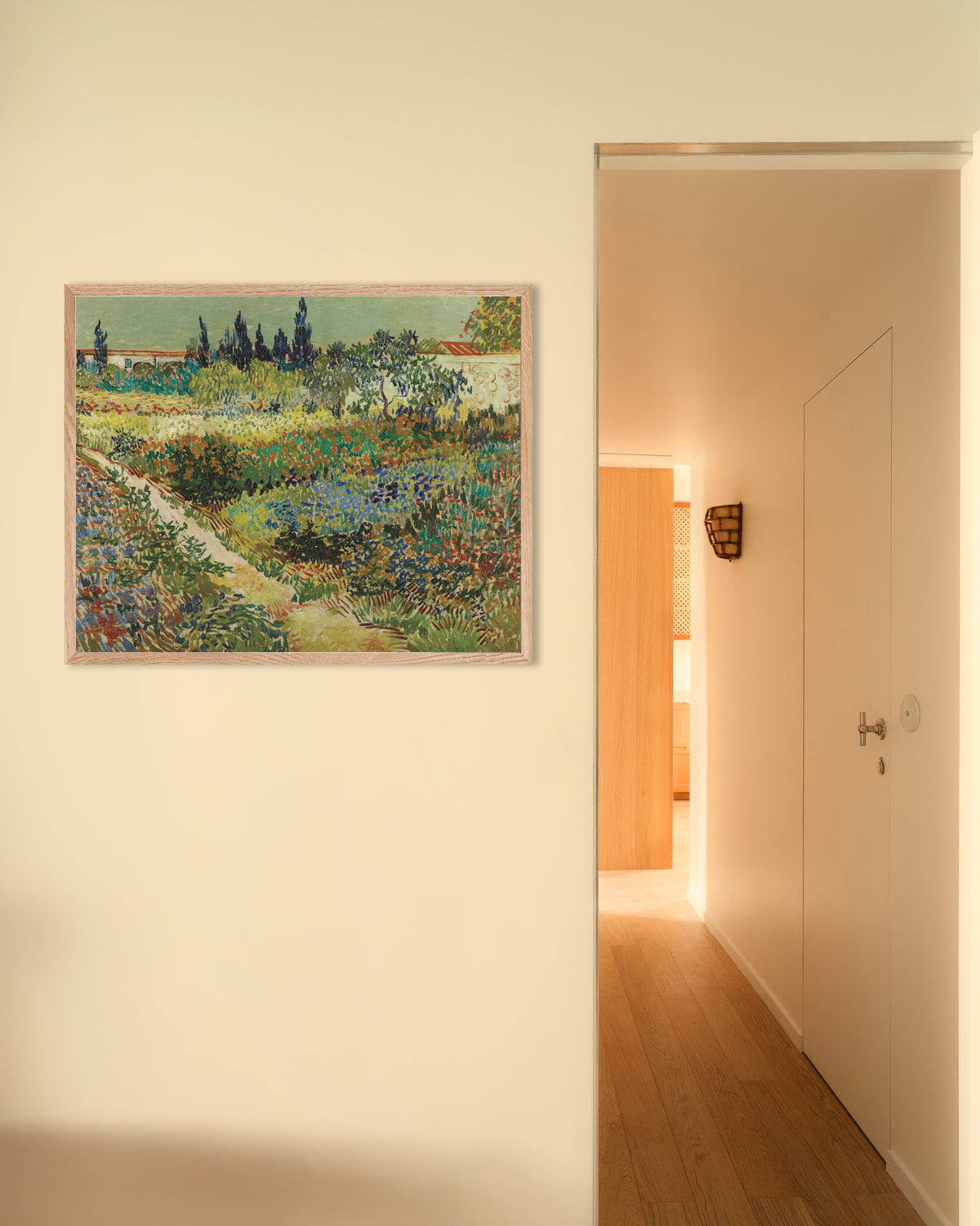 Poster Jardim em Arles (1888), de Vincent van Gogh, com moldura de madeira natural