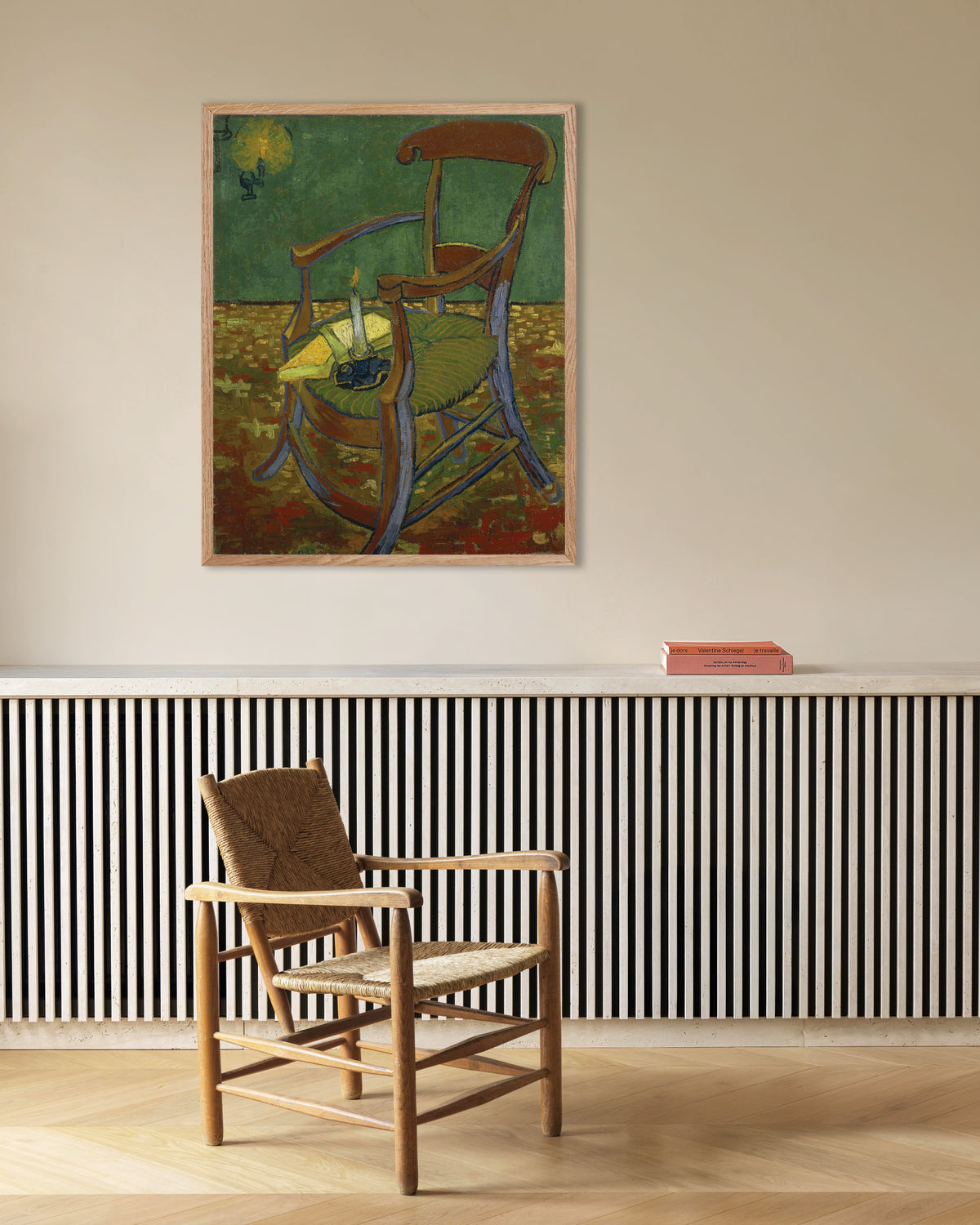 Poster de A Cadeira de Gauguin (1888), de Vincent van Gogh, com moldura de madeira natural