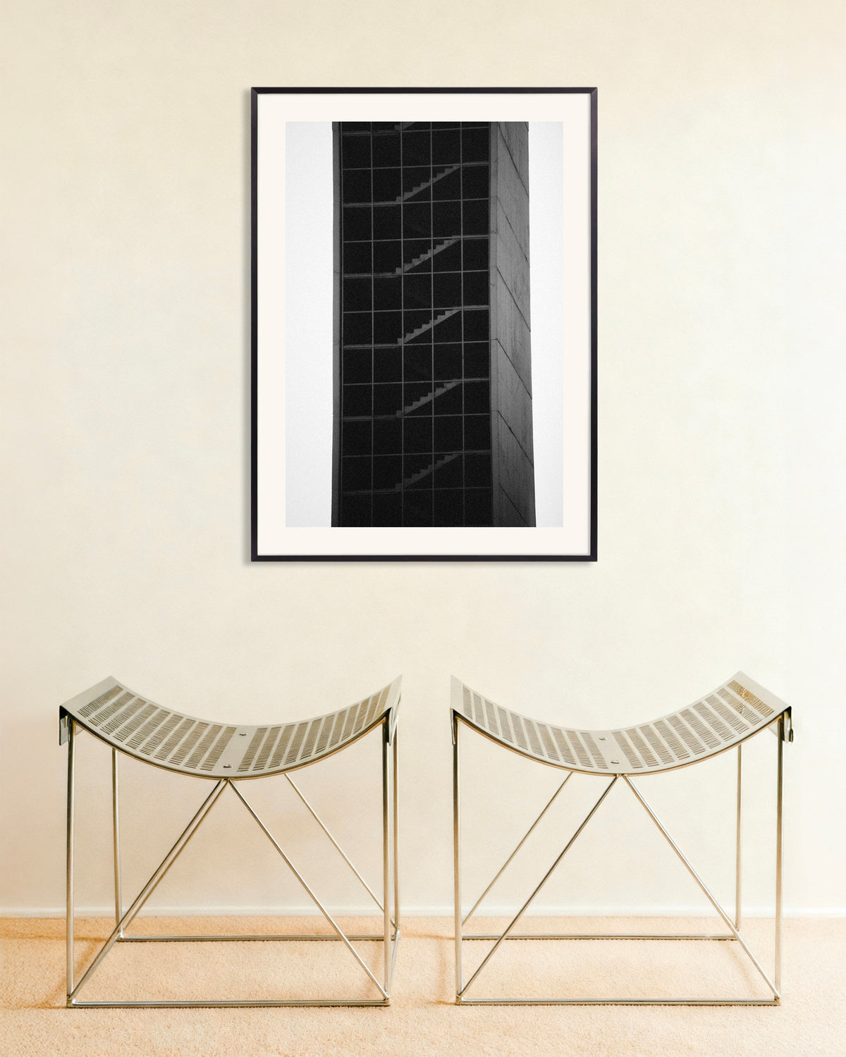 Poster «Torre de escadas de vidro», com moldura metálica
