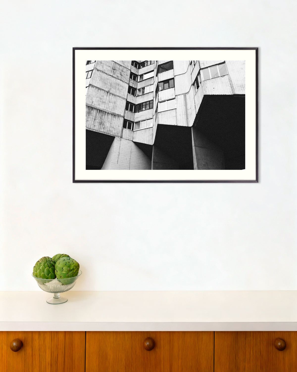 Poster «Bloco habitacional sobre pilares de betão», com moldura metálica