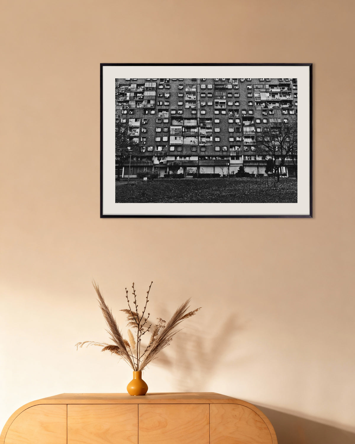 Poster «Conjunto habitacional no outono», com moldura metálica