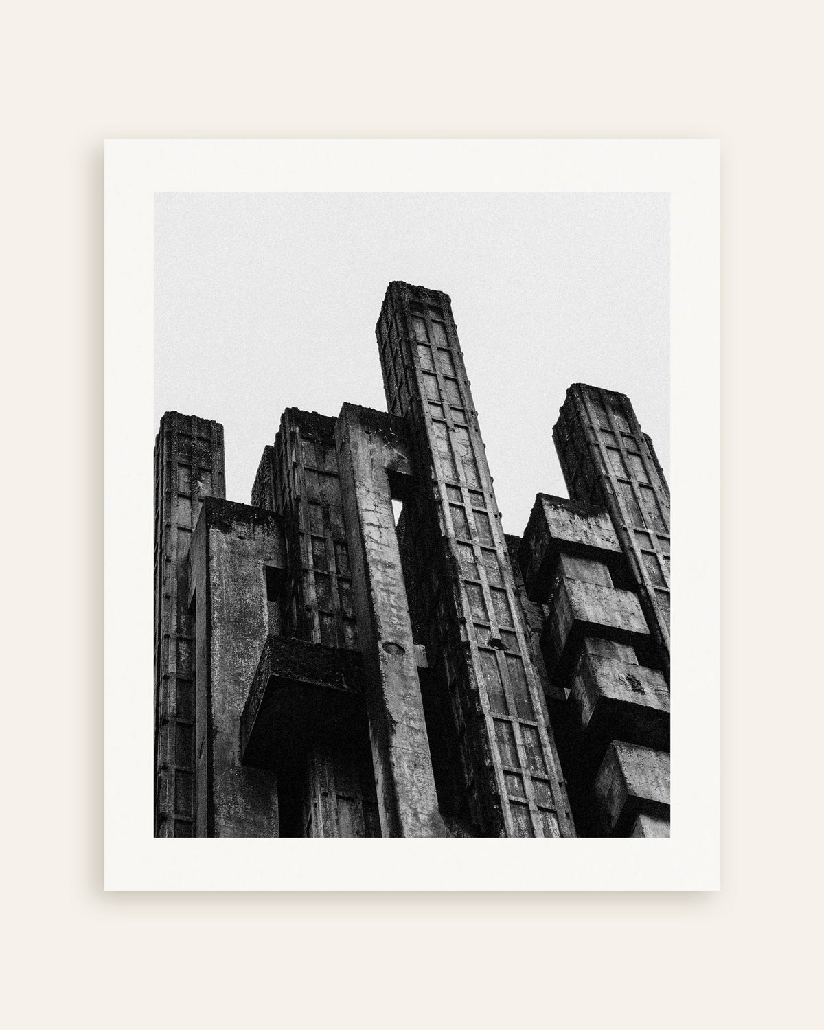 Poster «Torres de betão angulosas», em miniatura