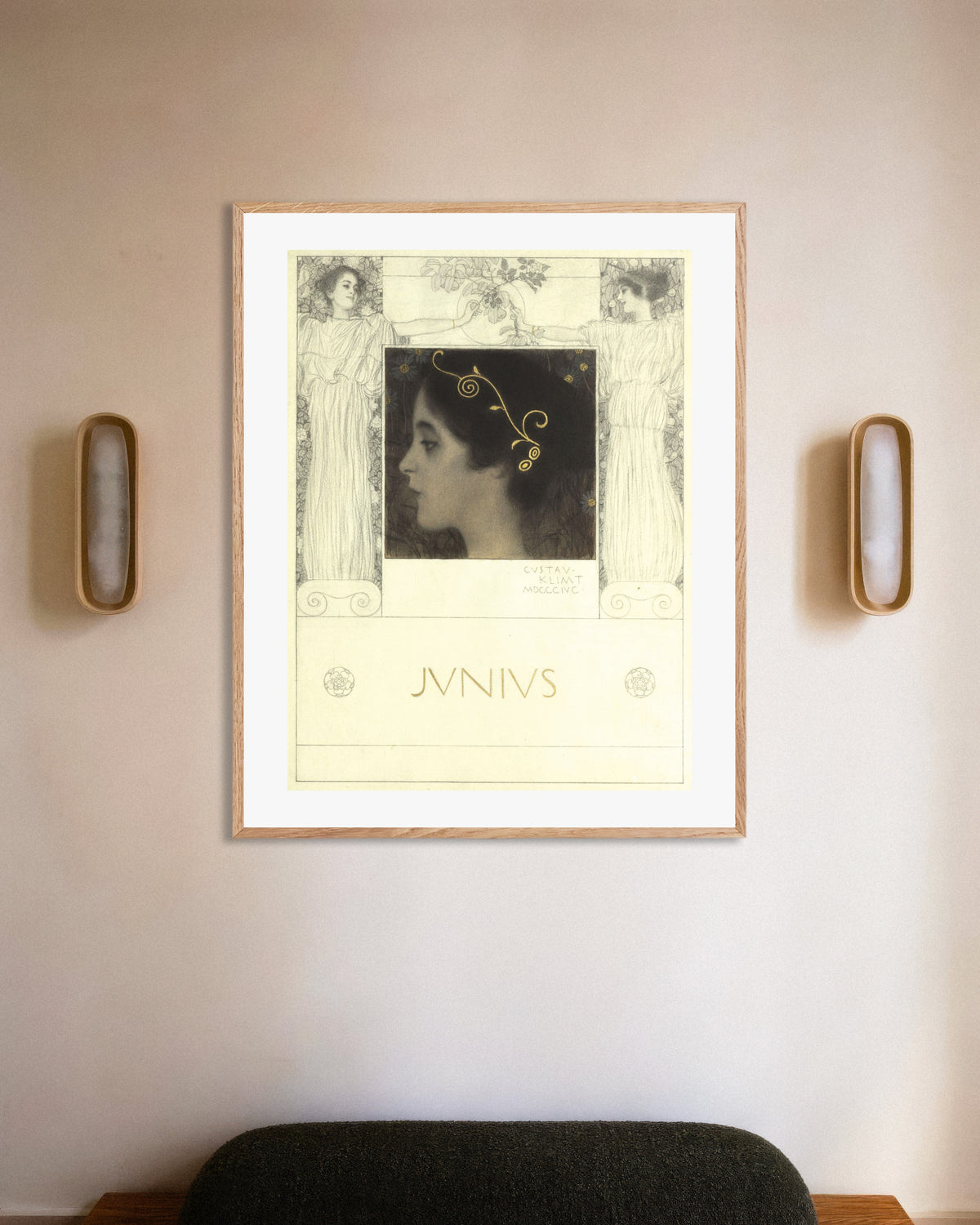 Poster Junius (1896), de Gustav Klimt, com moldura de madeira natural