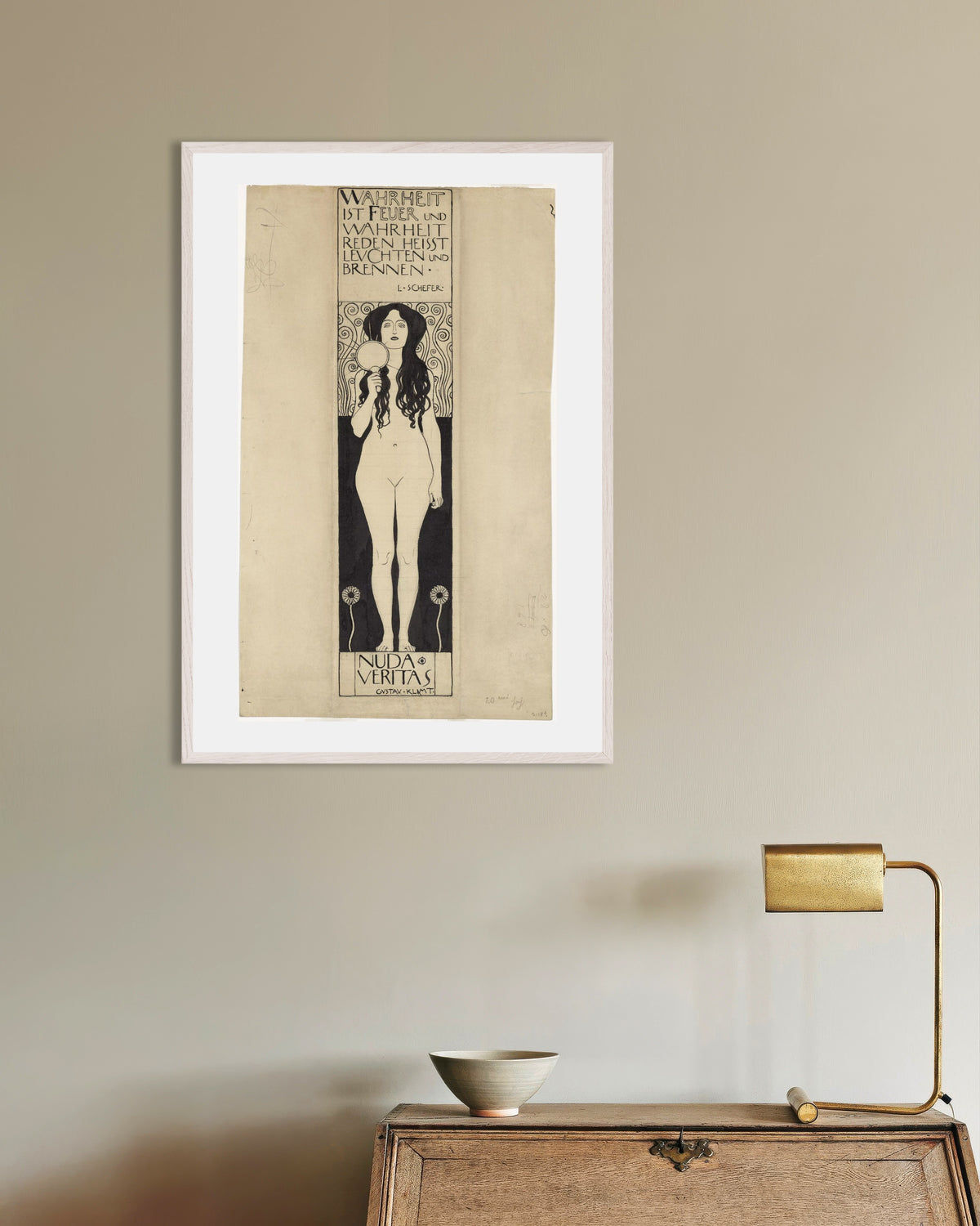 Poster Nuda Veritas (1898), de Gustav Klimt, com moldura de madeira branca