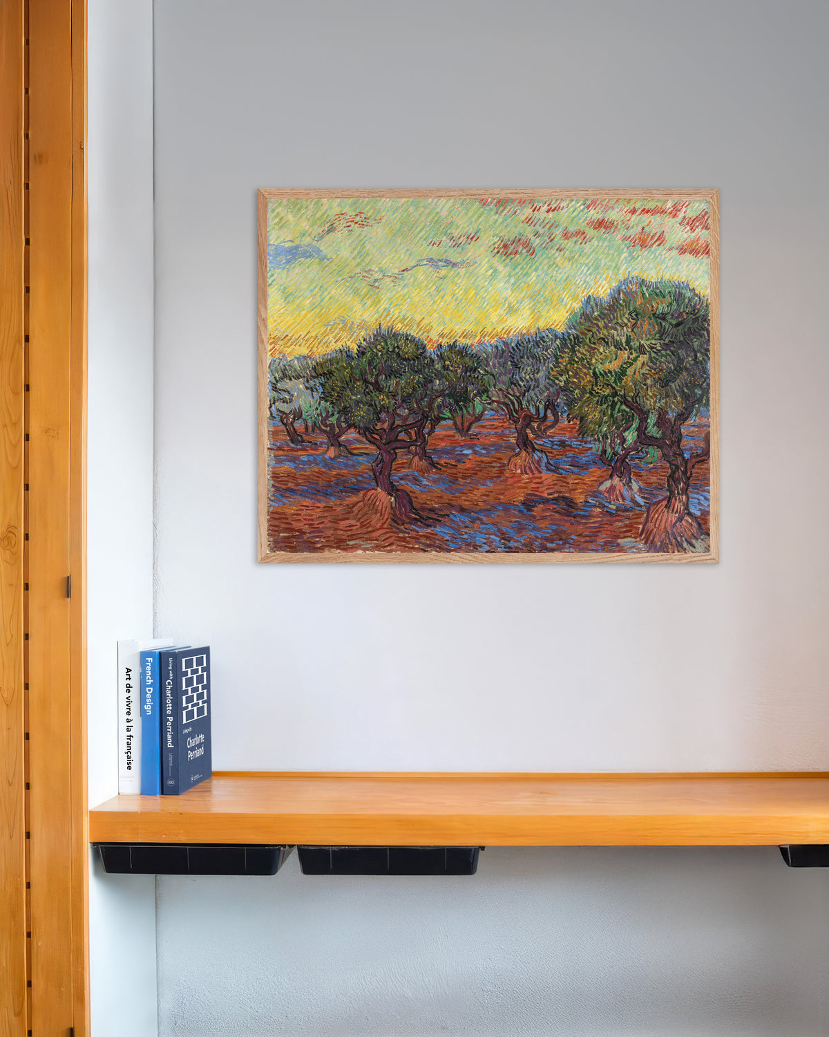 Poster Olival sob um céu cor de laranja (1889), de Vincent van Gogh, com moldura de madeira natural