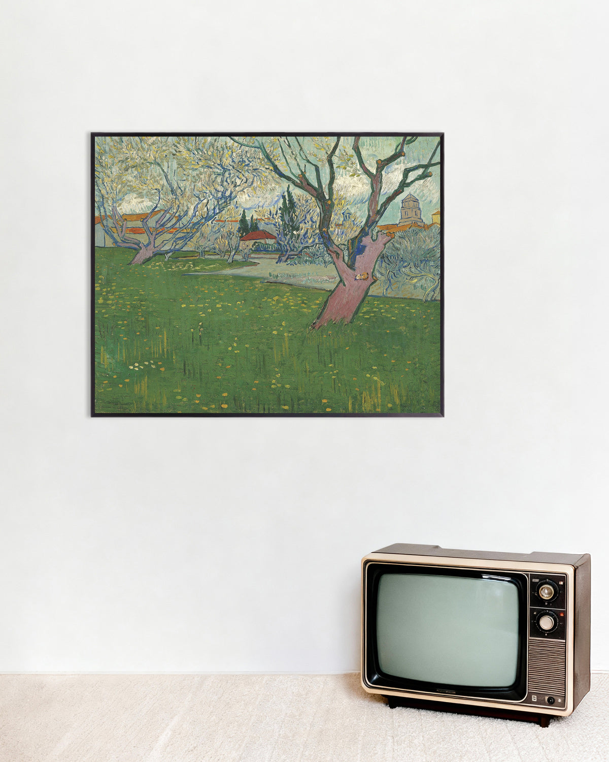 Poster de Pomar em Flor com Vista para Arles (1889), de Vincent van Gogh, com moldura metálica