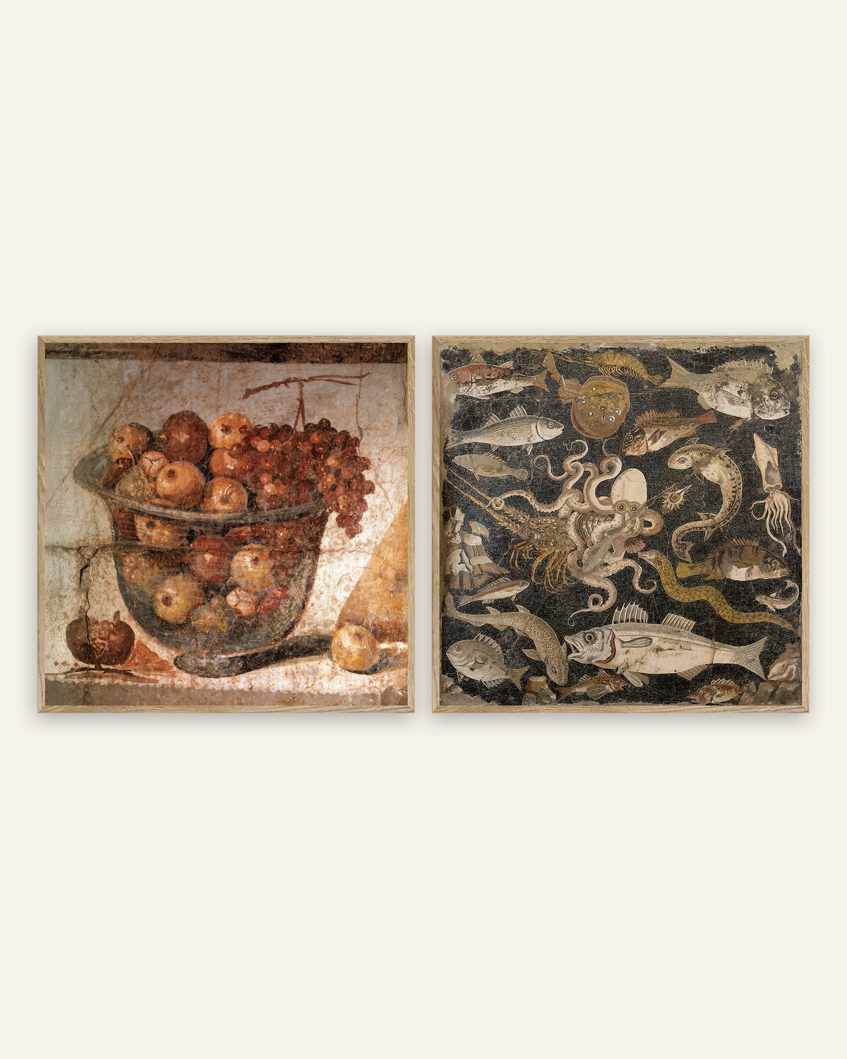 Posters de cozinha de Pompeia, conjunto de 2: taça de fruta e mosaico de peixes, com molduras de carvalho natural
