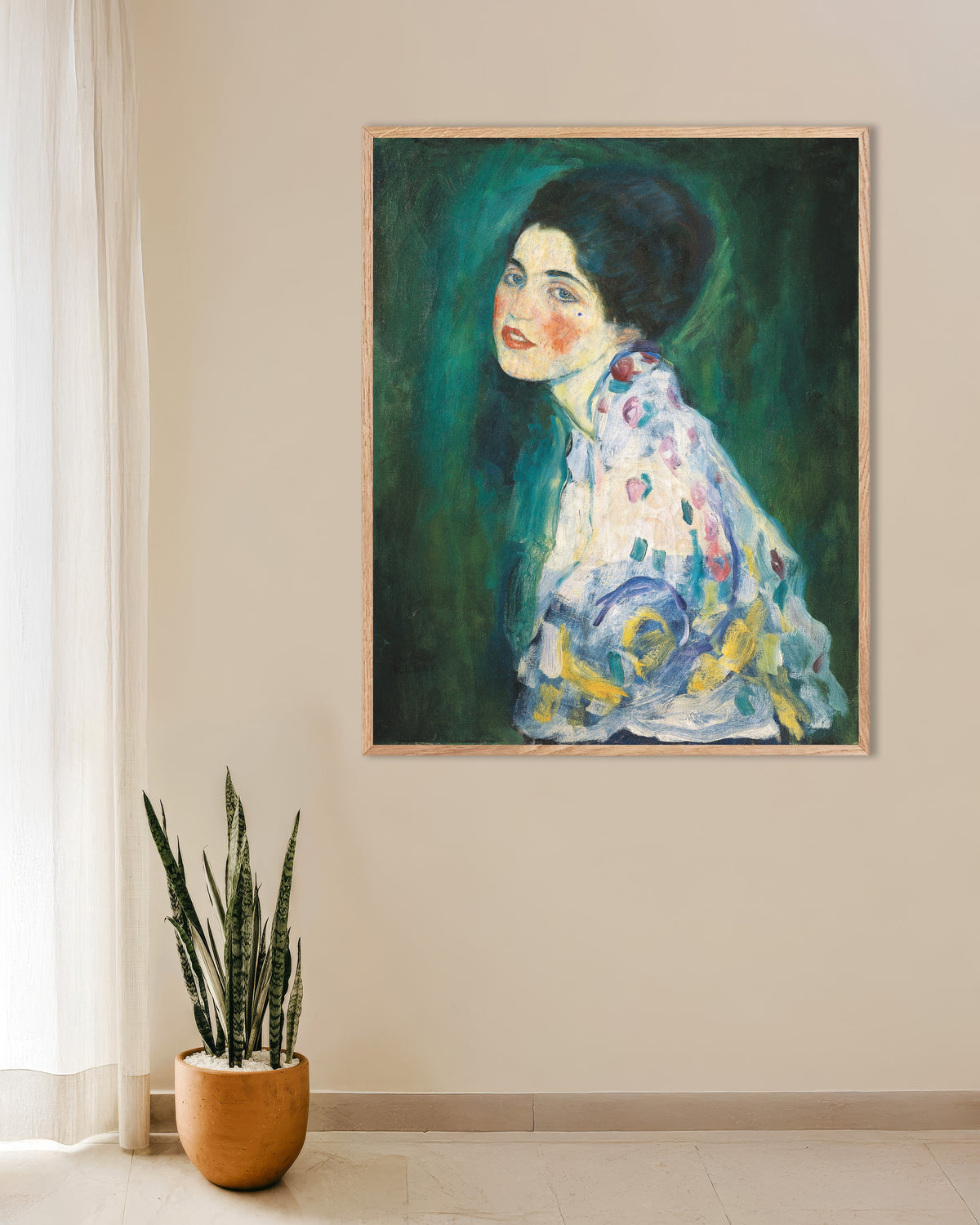 Poster Retrato de uma Senhora (1916–1917), de Gustav Klimt, com moldura de madeira natural