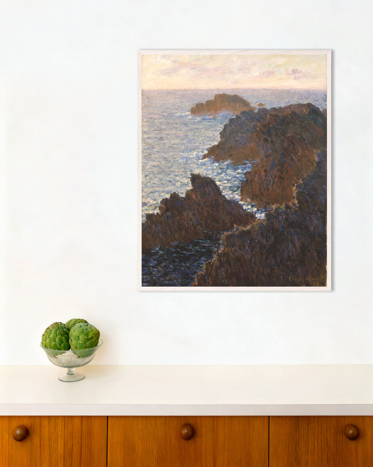 Poster Rochedos em Belle-Île, Port-Domois (1886), de Claude Monet, com moldura de madeira branca
