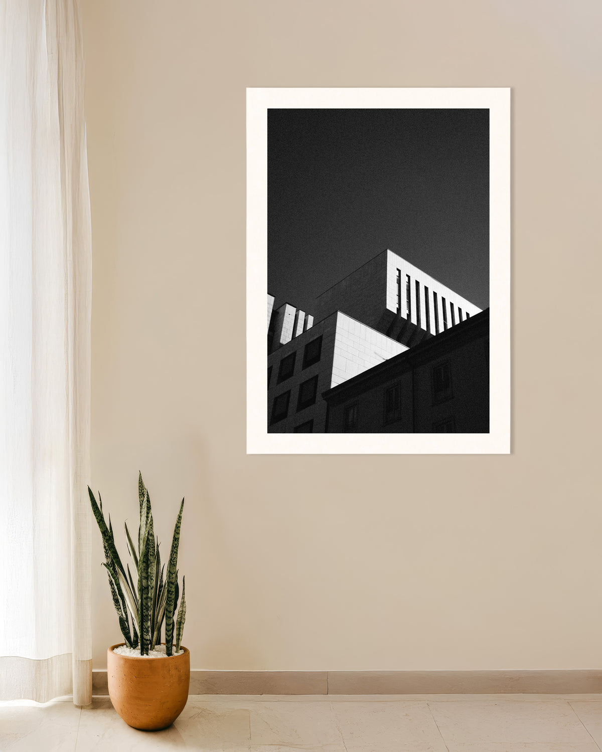 Poster «Telhados contra um céu escuro»