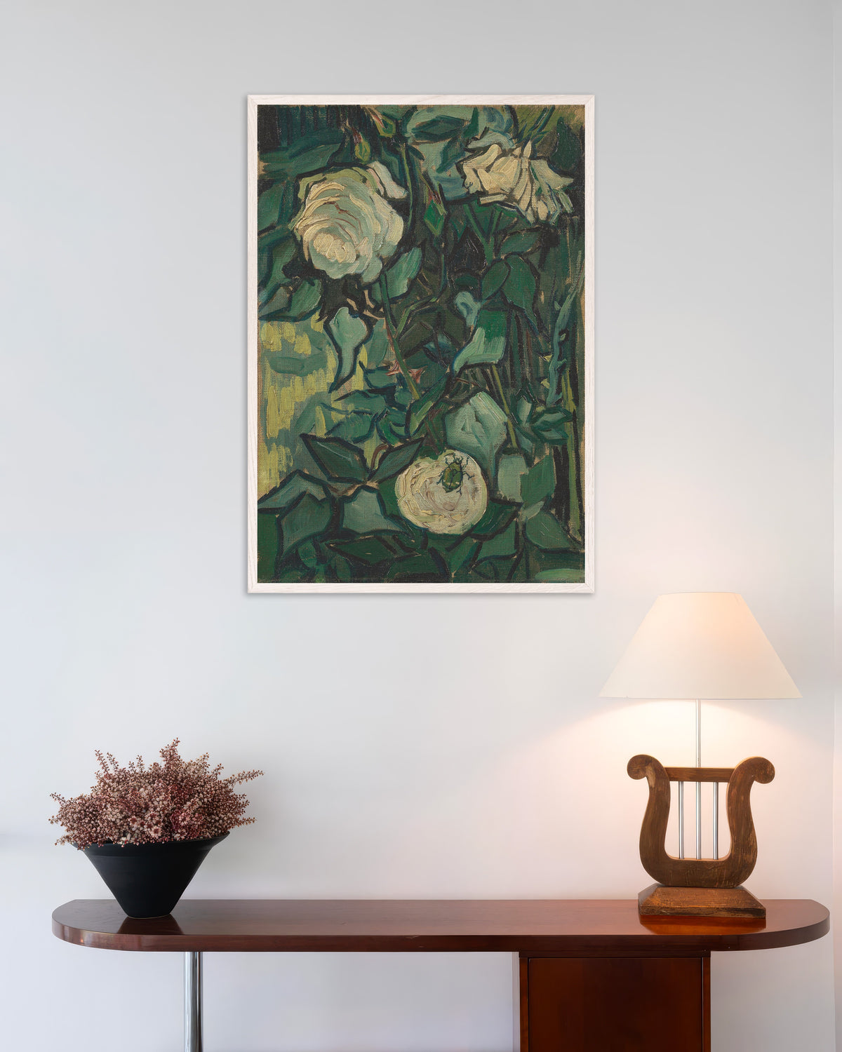 Poster de Roseira com um Escaravelho (1889), de Vincent van Gogh, com moldura de madeira branca