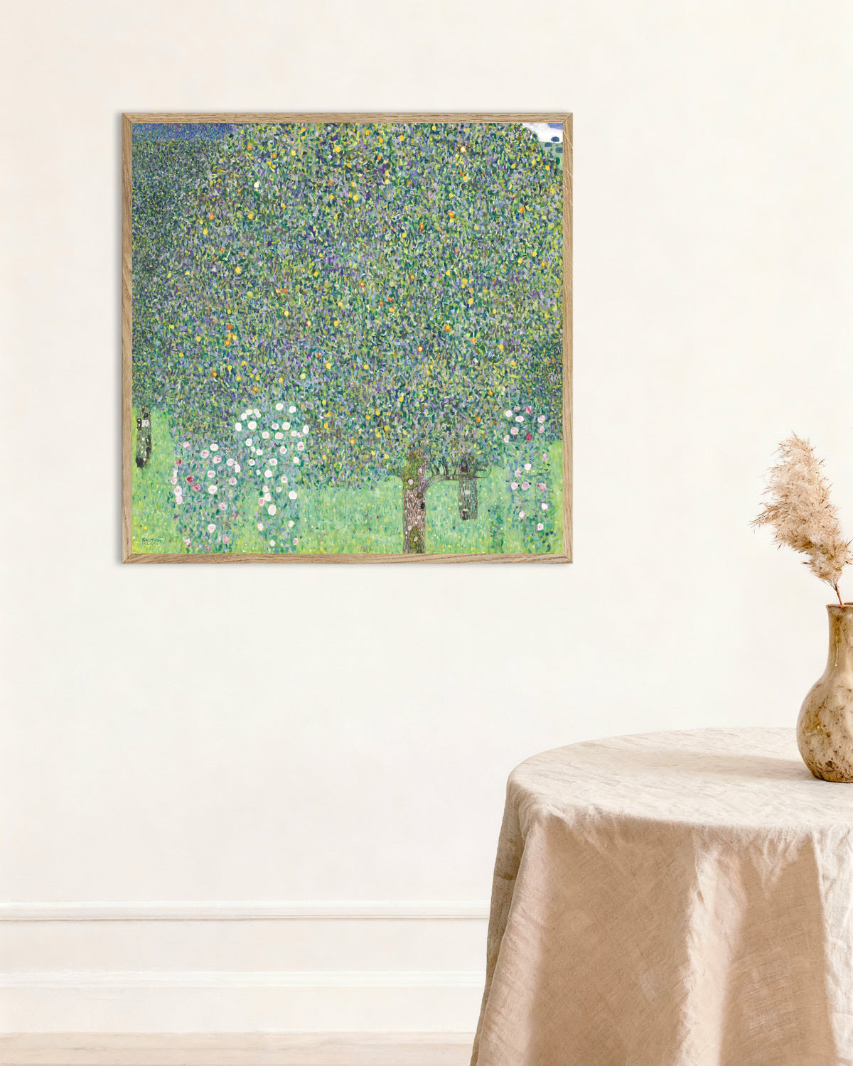 Poster Roseiras sob as Árvores (1905), de Gustav Klimt, com moldura de madeira natural