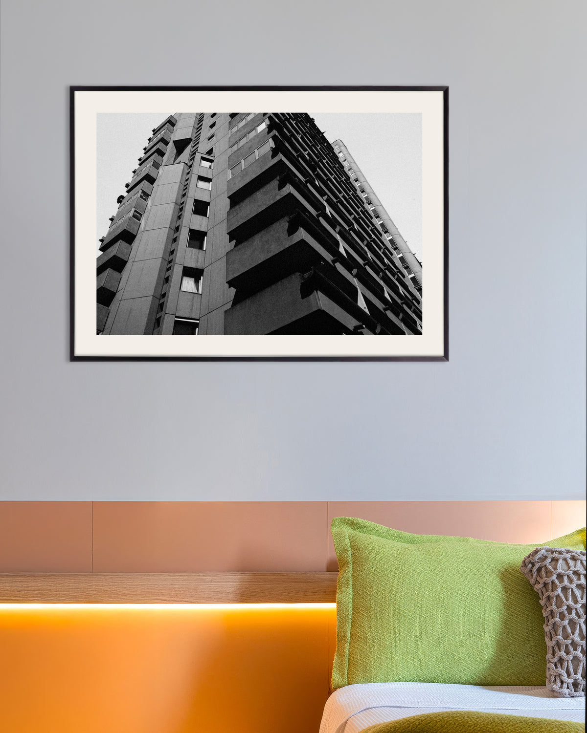 Poster «Varandas de betão sobrepostas vistas de baixo», com moldura metálica