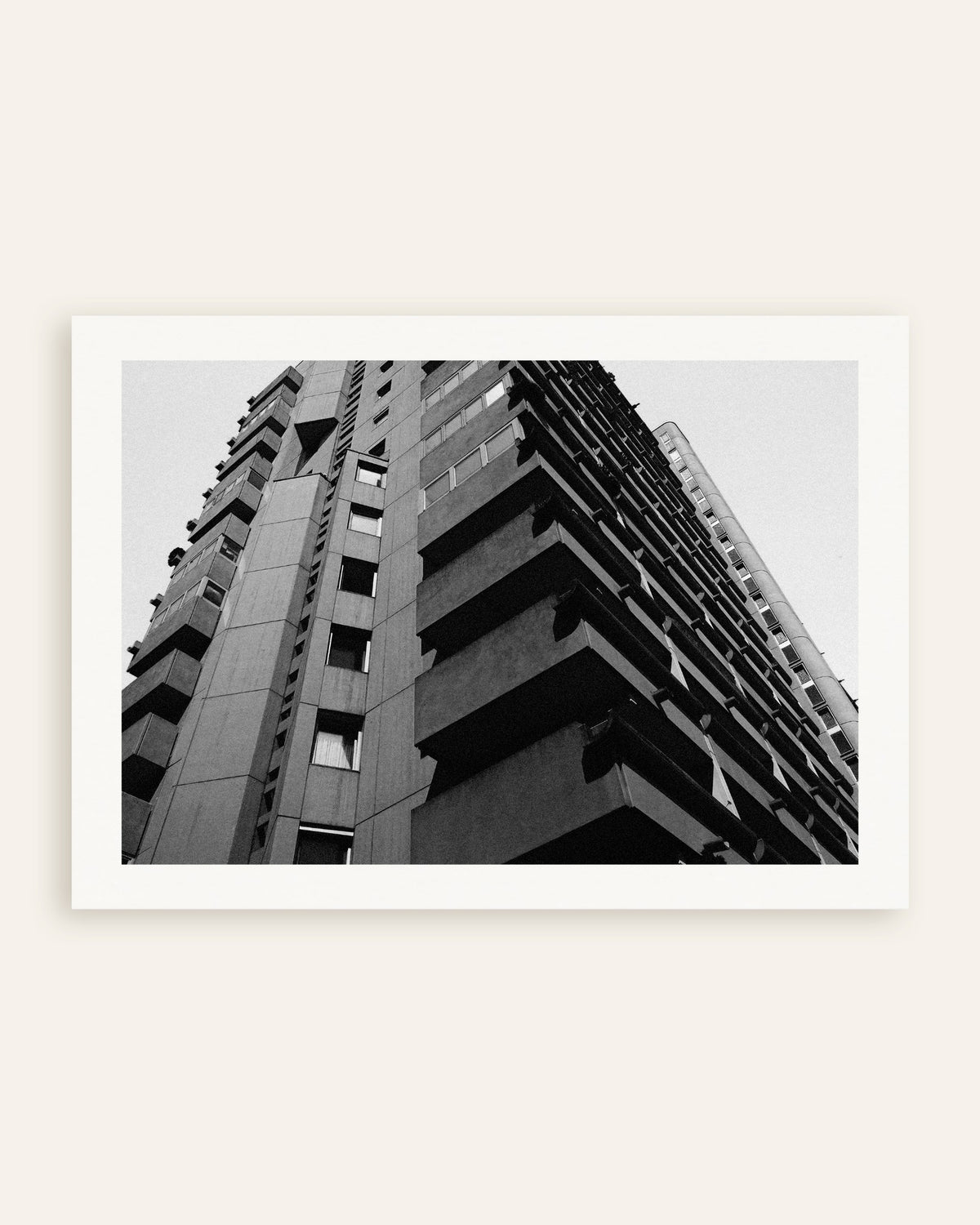Poster «Varandas de betão sobrepostas vistas de baixo», em miniatura