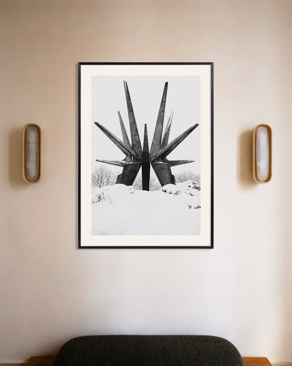 Poster «Monumento-Estrela na Neve», com moldura metálica