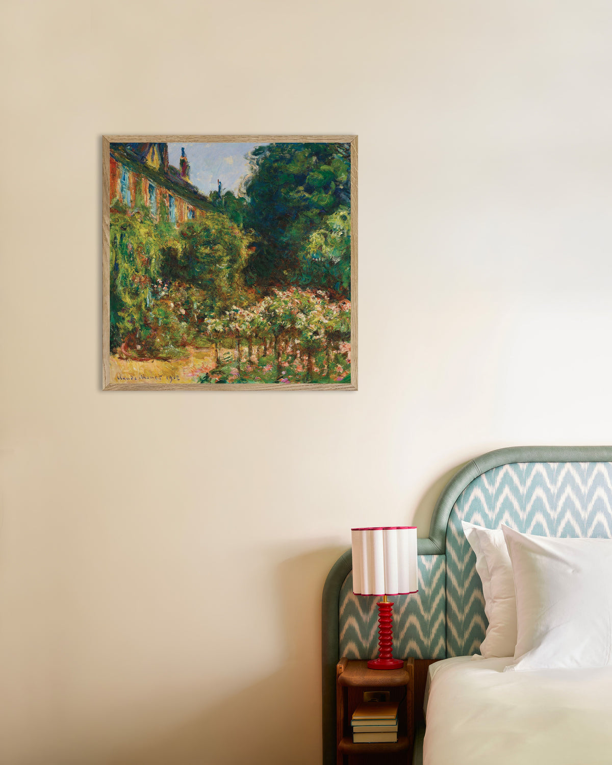 Poster A Casa do Artista em Giverny (1912), de Claude Monet, com moldura de madeira natural