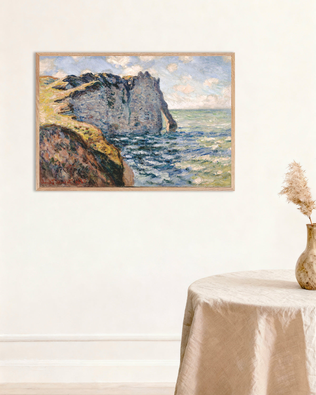 Poster A Falésia de Aval, Étretat (1885), de Claude Monet, com moldura de madeira natural