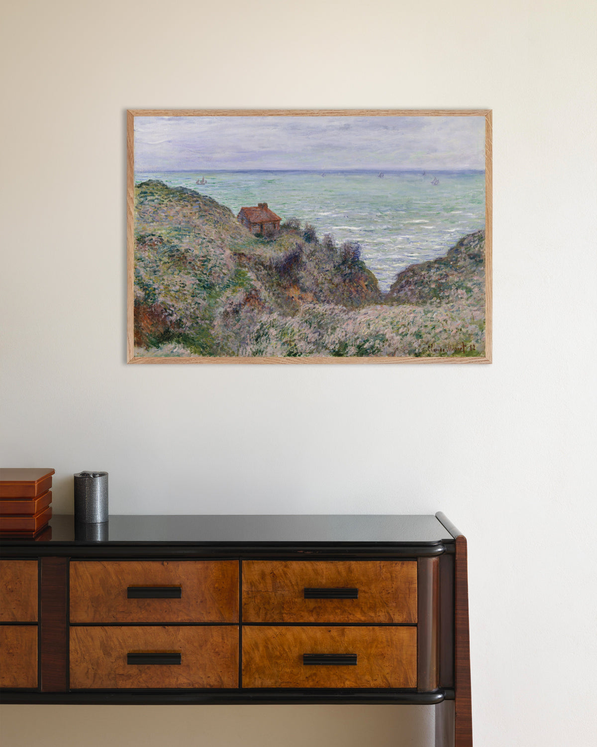 Poster A Cabana do Guarda-Fiscal (1882), de Claude Monet, com moldura de madeira natural