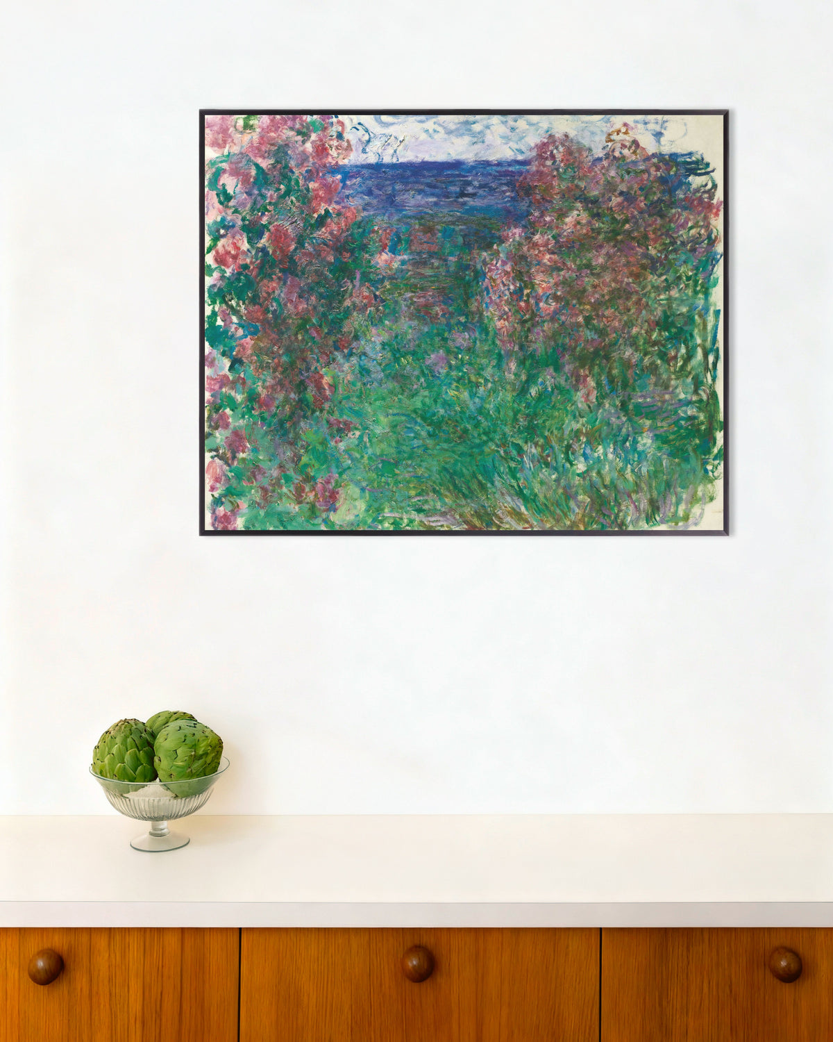 Poster A Casa entre as Rosas (c. 1925), de Claude Monet, com moldura de metal