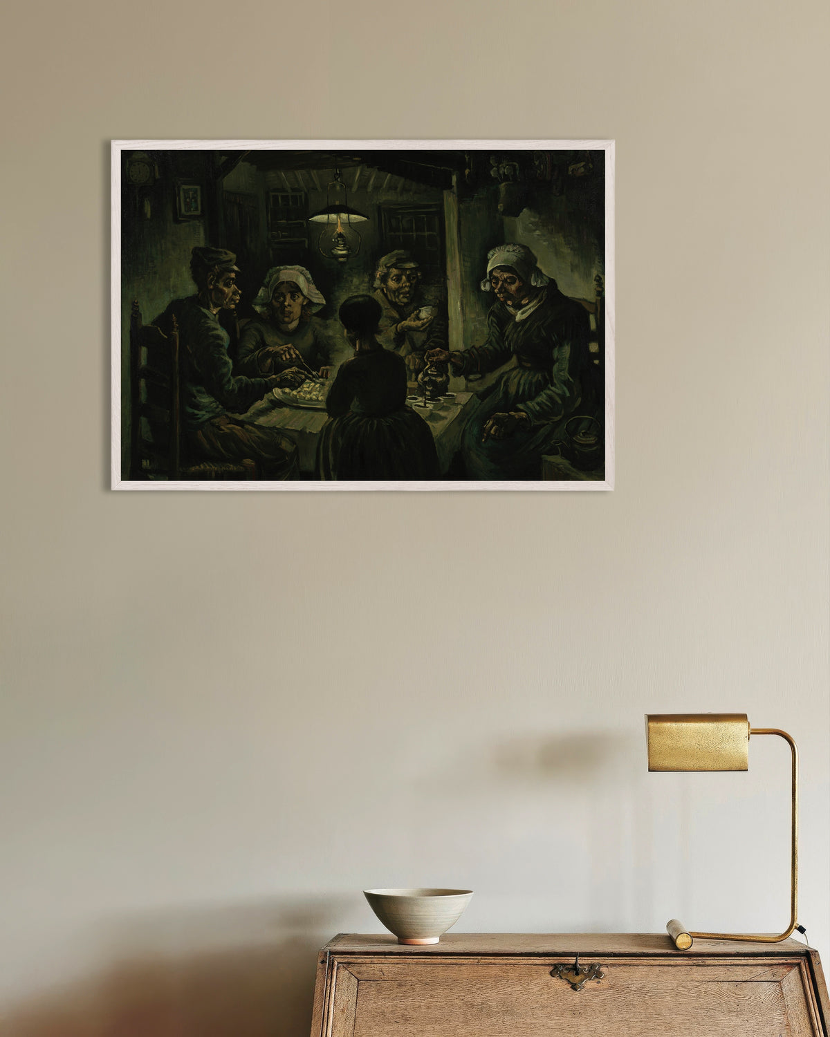 Poster «Os Comedores de Batatas» (1885), de Vincent van Gogh, com moldura de madeira branca