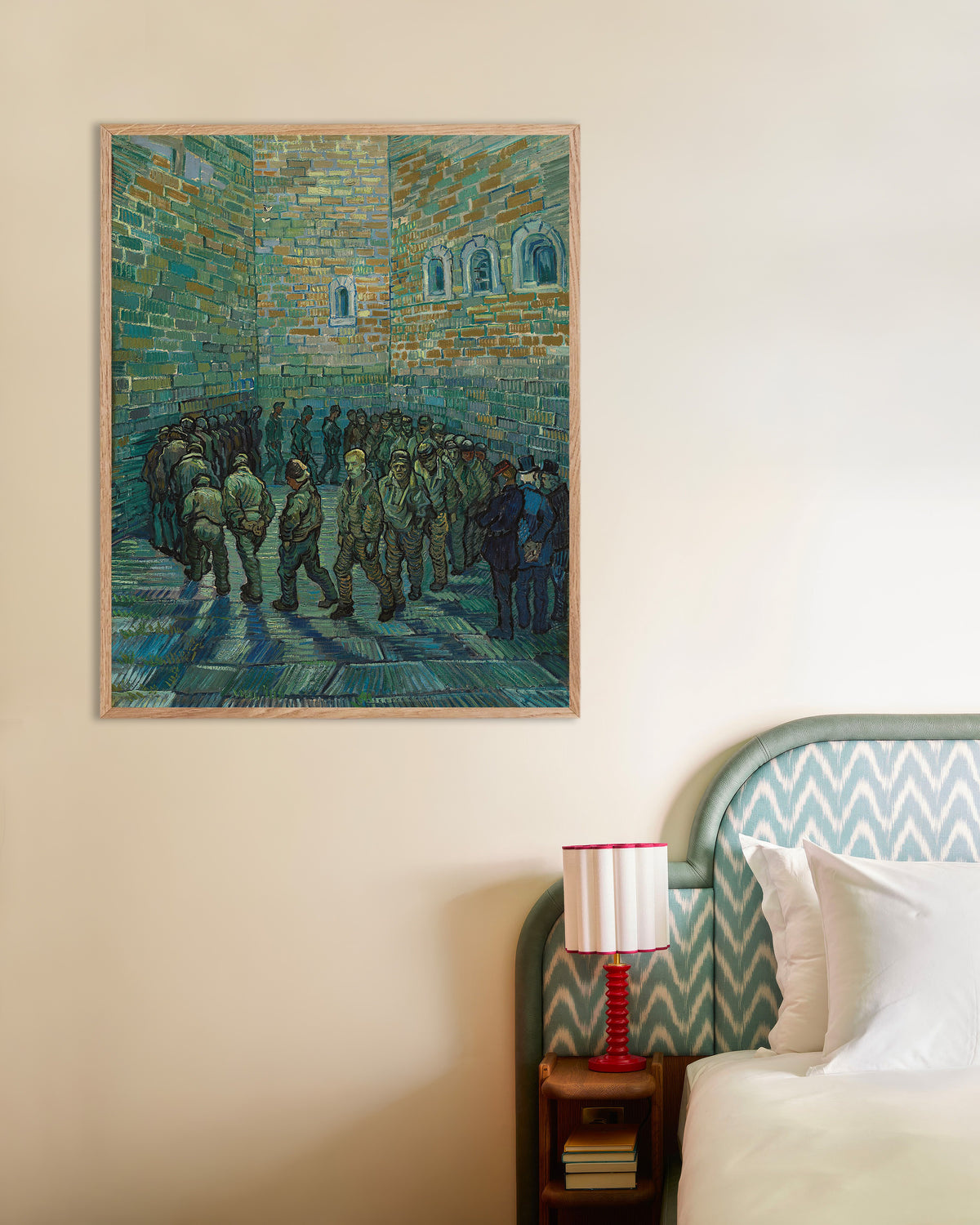 Poster de O Pátio da Prisão, segundo Doré (1890), de Vincent van Gogh, com moldura de madeira natural