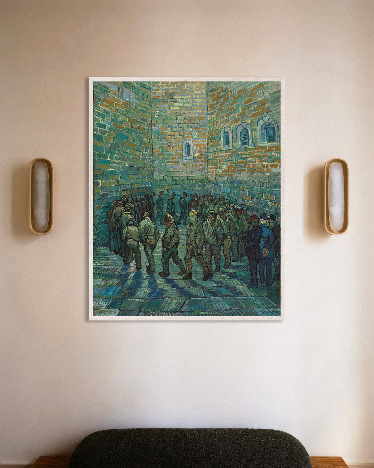 Poster de O Pátio da Prisão, segundo Doré (1890), de Vincent van Gogh, com moldura de madeira branca