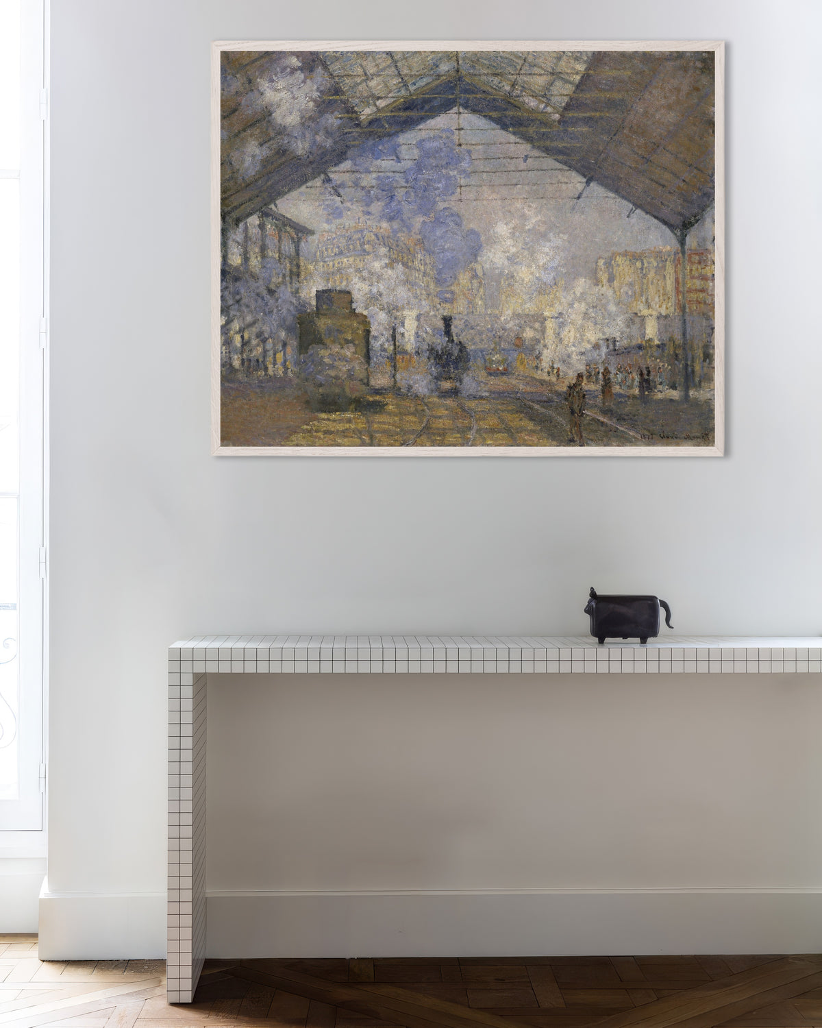 Poster A Estação de Saint-Lazare (1877), de Claude Monet, com moldura de madeira branca