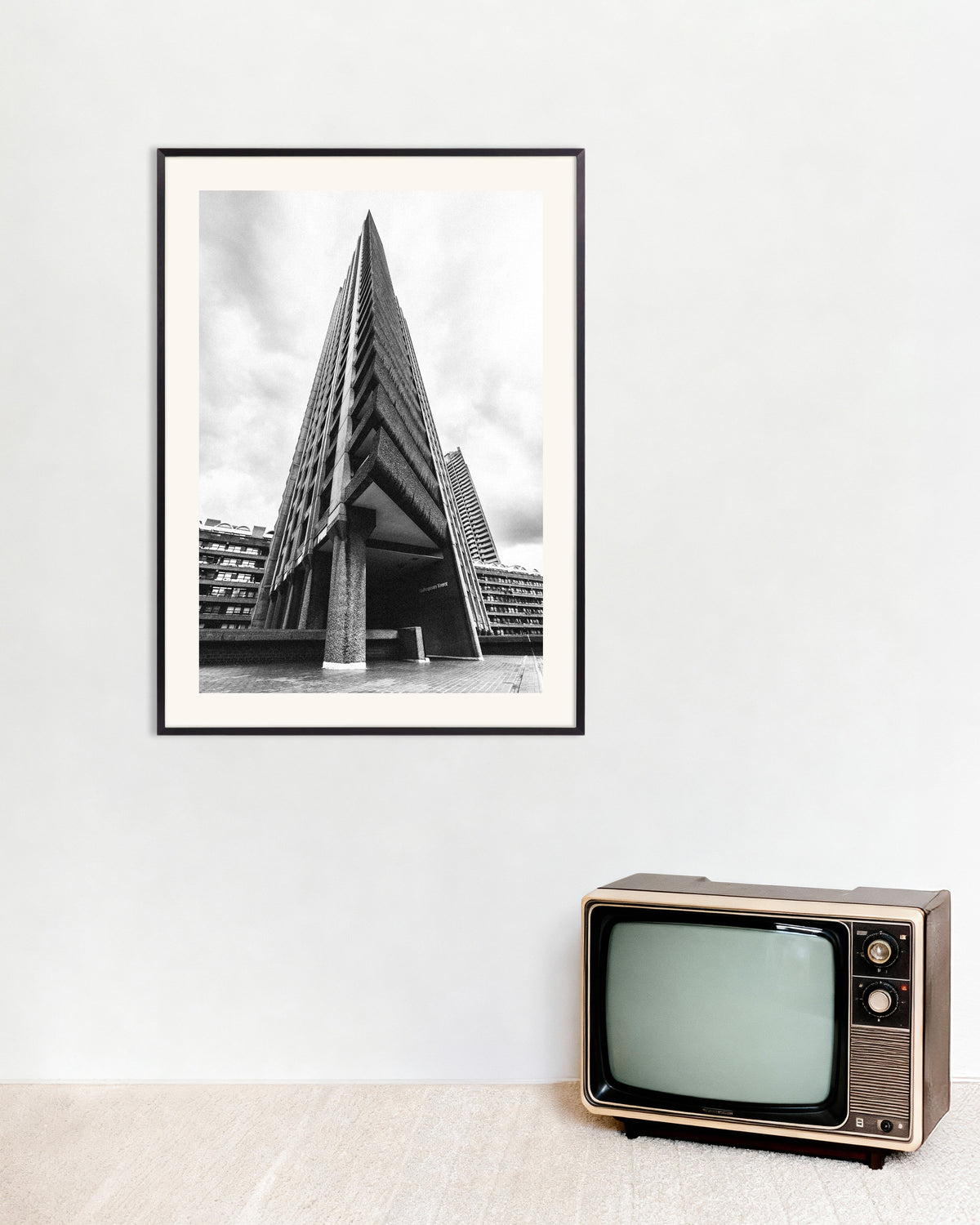 Poster «Proa da Torre Triangular», com moldura metálica