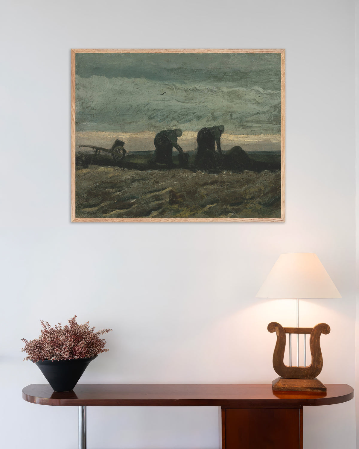 Poster de Duas mulheres na charneca (1883), de Vincent van Gogh, com moldura de madeira natural