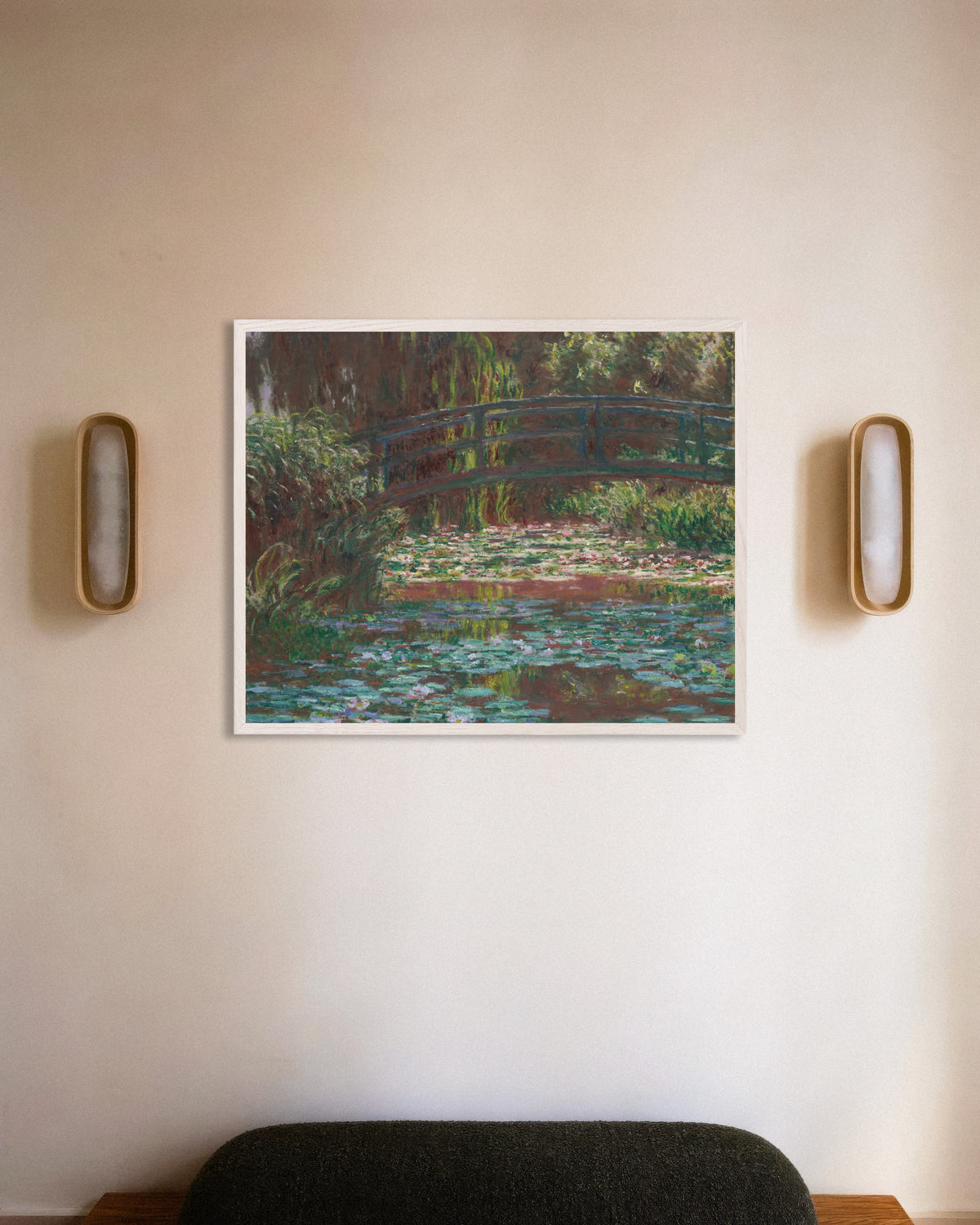 Poster O Lago dos Nenúfares (1900), de Claude Monet, com moldura de madeira branca