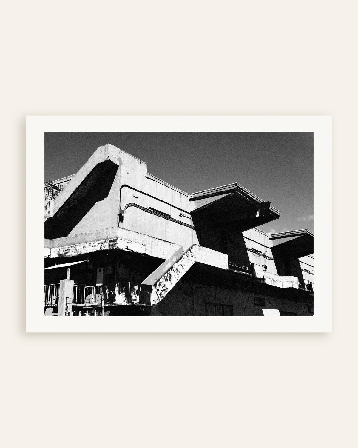 Poster «Pavilhão de betão envelhecido», em miniatura
