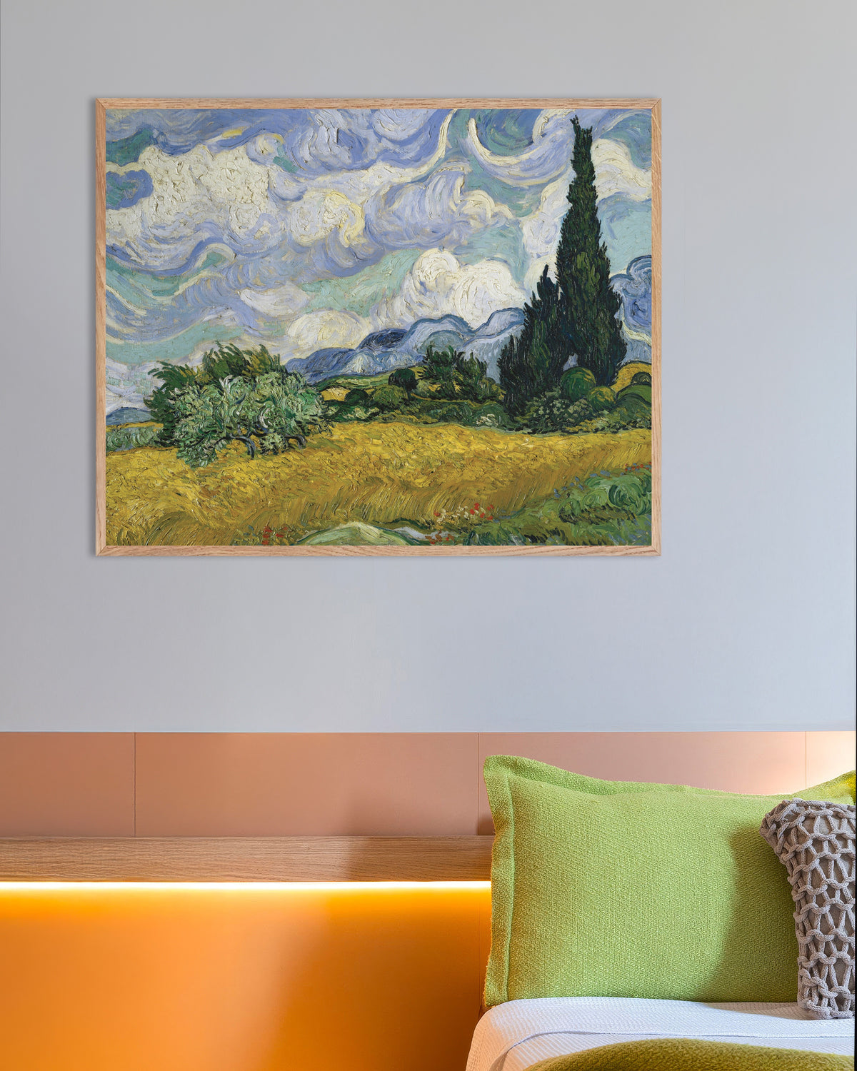 Poster de Campo de Trigo com Ciprestes (1889), de Vincent van Gogh, com moldura de madeira natural