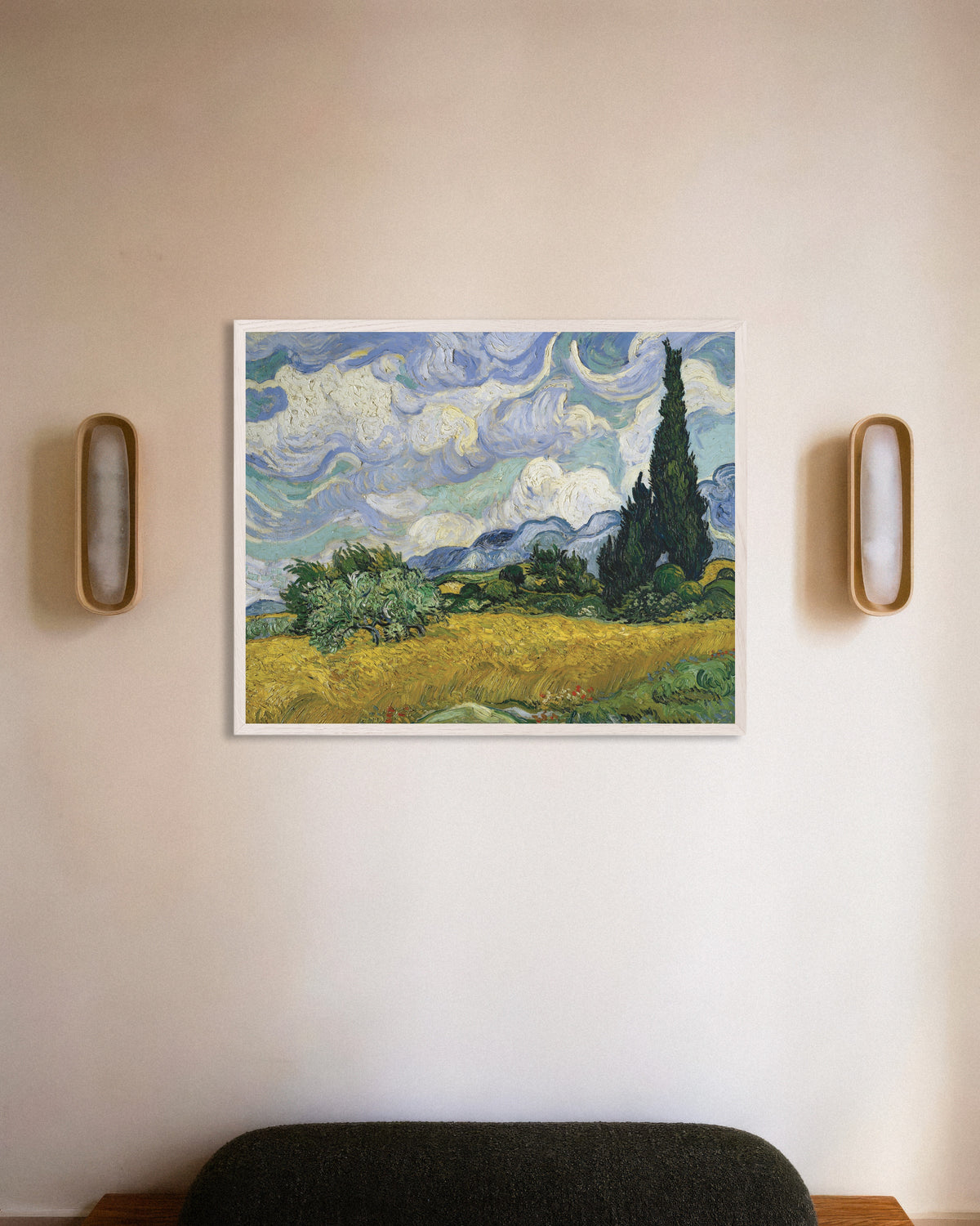 Poster de Campo de Trigo com Ciprestes (1889), de Vincent van Gogh, com moldura de madeira branca