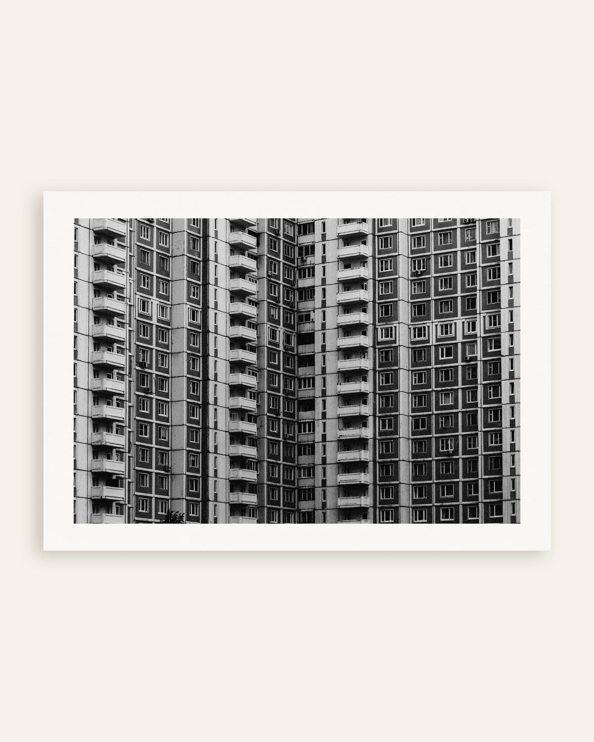 Poster «Grelha de janelas de um bloco de apartamentos», em miniatura