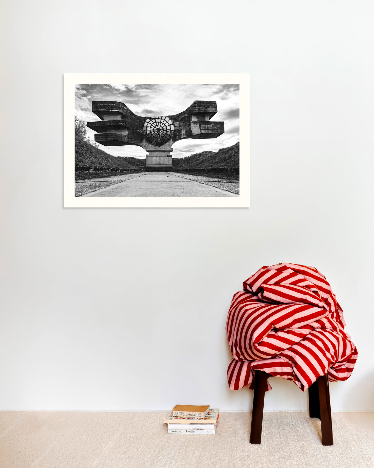 Poster «Monumento Alado no Fim da Estrada»