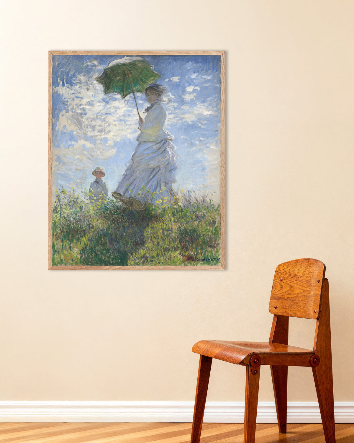 Poster Mulher com Sombrinha, Madame Monet e o Filho (1875), de Claude Monet, com moldura de madeira natural